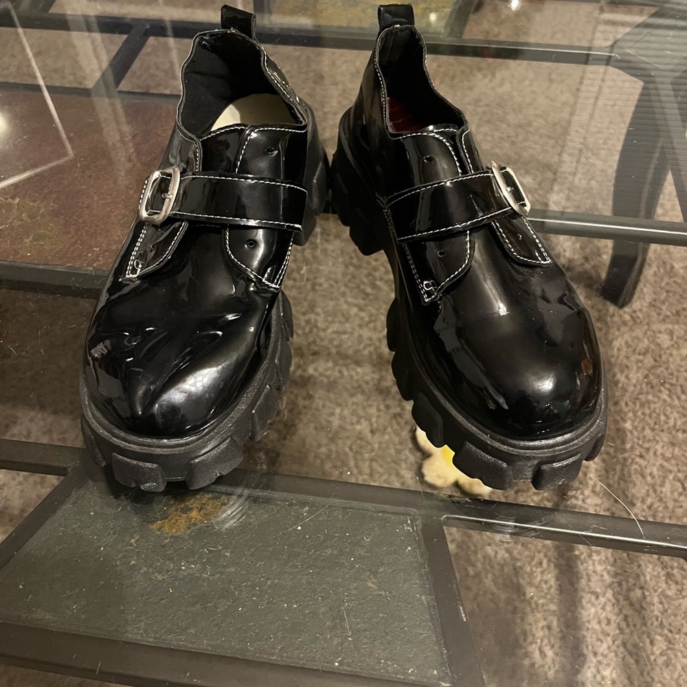 Shiny black platform Mary-Janes, perfect for a Christmas dress or casual outfit!